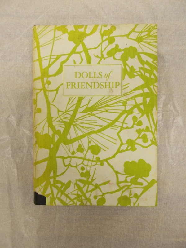 Dolls of Friendship. The Story of a Goodwill Project between the Children of America and Japan. New York, Friendship Press, 1929.